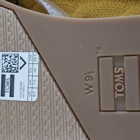 TOMS Womens sandals like new sz 9.5 - Picture 7 of 9